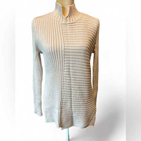 Cabi D-Ring Pullover Ivory Turtleneck Size Small - Picture 4 of 13